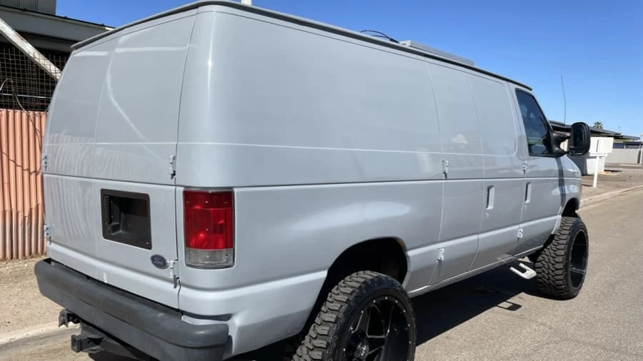 2005 Ford Econoline Van - Image 4 of 18