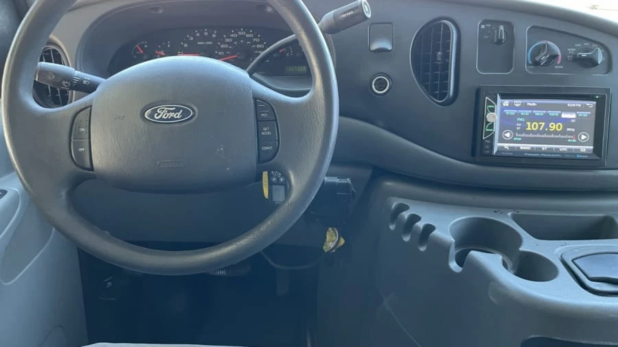 2005 Ford Econoline Van - Image 10 of 18