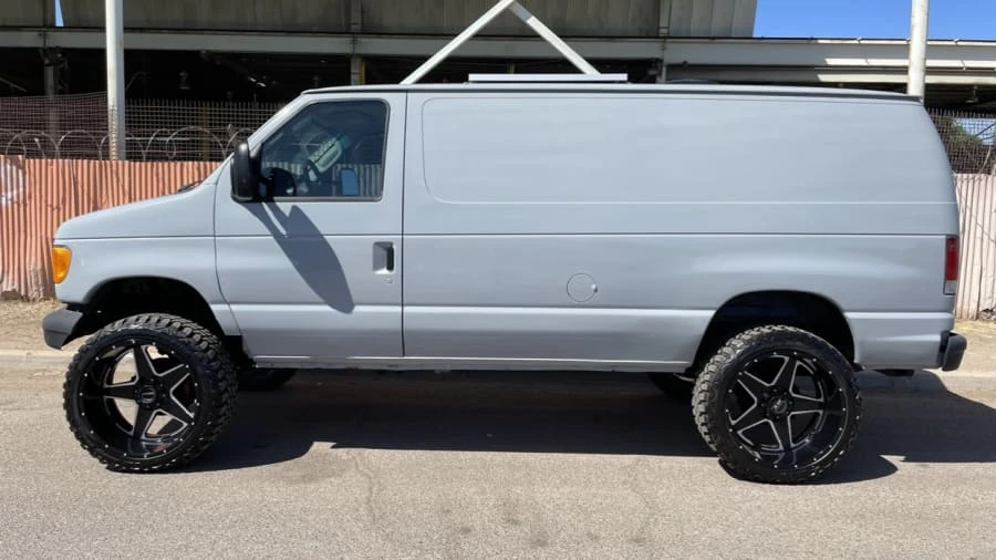2005 Ford Econoline Van - Image 8 of 18