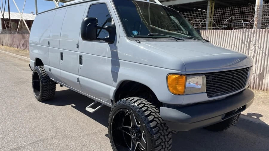 2005 Ford Econoline Van - Image 9 of 18