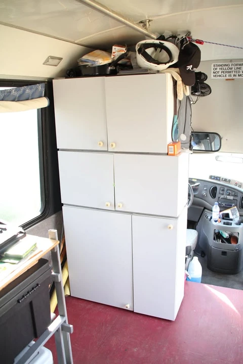 2005 Ford Econoline Van - Image 9 of 10