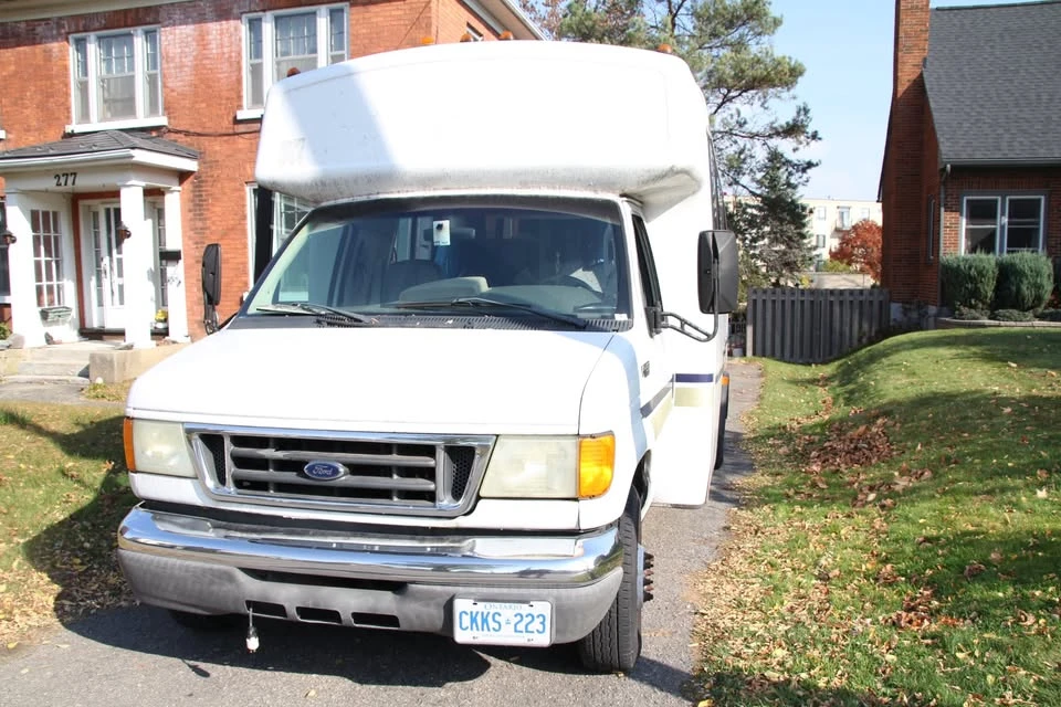 2005 Ford Econoline Van - Image 3 of 10