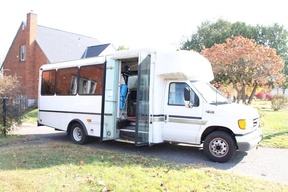 2005 Ford Econoline Van - Image 2 of 10