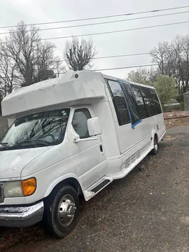 2005 Ford E450 Super Duty Cutaway Bus