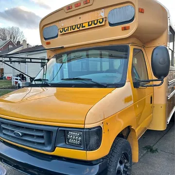 2005 Ford E450 Super Duty Cutaway Bus