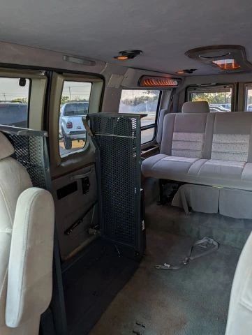2005 Ford Econoline Van - Image 17 of 31
