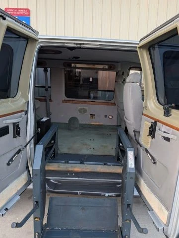 2005 Ford Econoline Van - Image 18 of 31