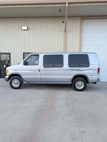 2005 Ford Econoline Van - Image 3 of 31