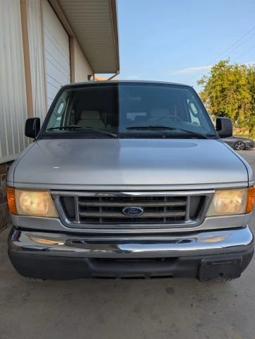 2005 Ford Econoline Van - Image 4 of 31