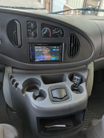 2005 Ford Econoline Van - Image 14 of 31