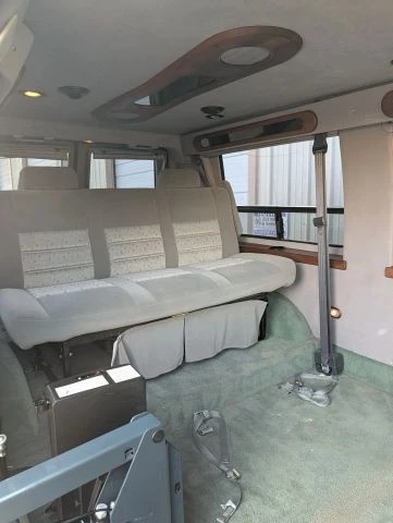 2005 Ford Econoline Van - Image 19 of 31