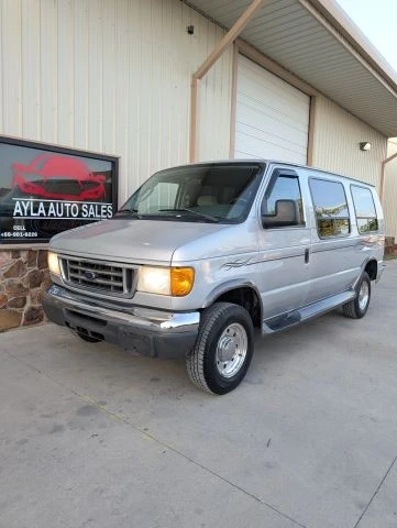 2005 Ford Econoline Van - Image 2 of 31