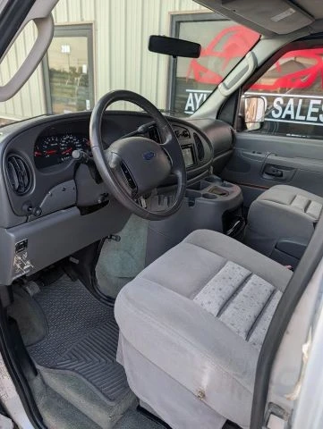 2005 Ford Econoline Van - Image 10 of 31