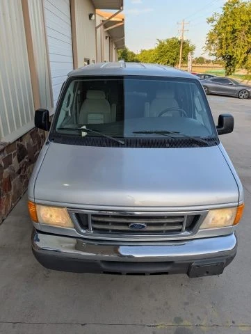 2005 Ford Econoline Van - Image 7 of 31