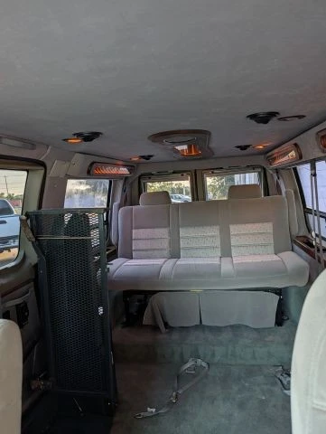 2005 Ford Econoline Van - Image 16 of 31