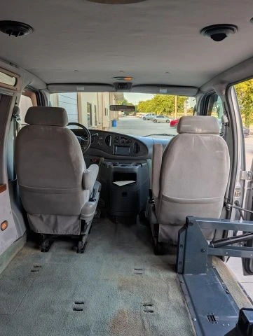 2005 Ford Econoline Van - Image 21 of 31