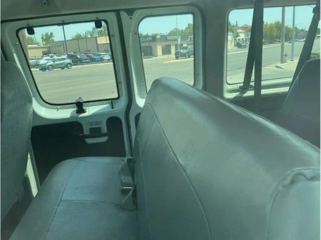 2005 Ford Econoline Van - Image 9 of 14