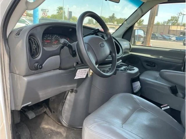 2005 Ford Econoline Van - Image 10 of 14