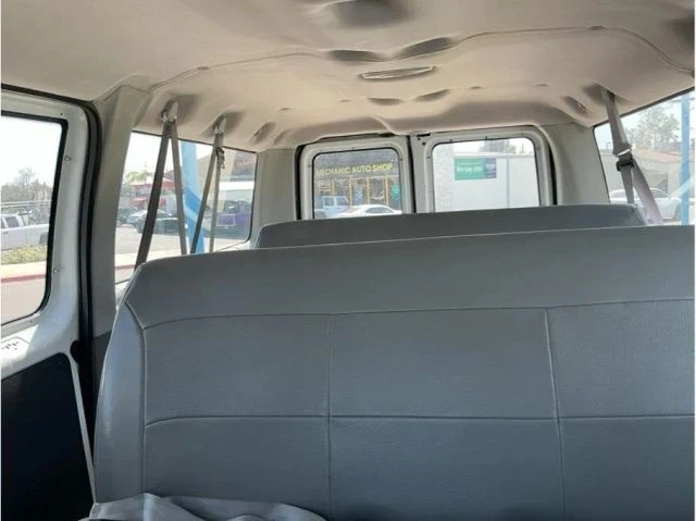 2005 Ford Econoline Van - Image 12 of 14