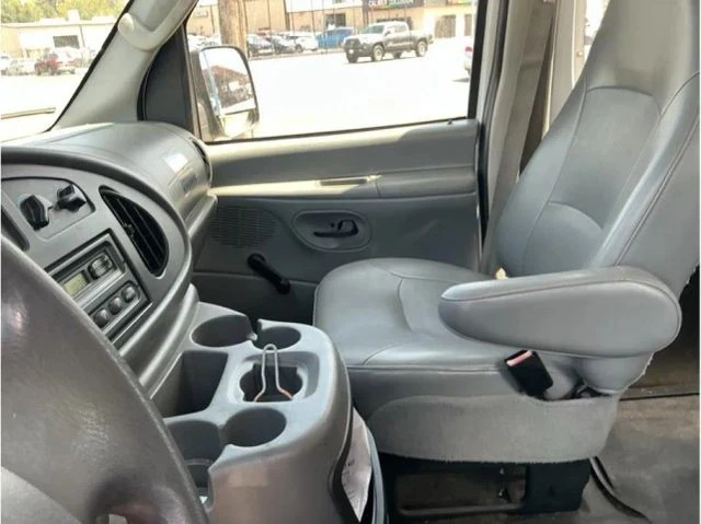 2005 Ford Econoline Van - Image 11 of 14