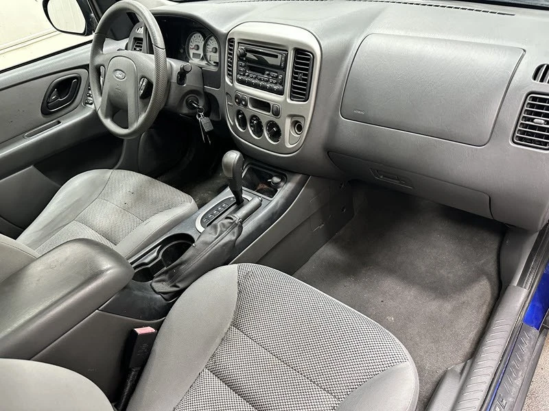 2005 Ford Escape - Image 19 of 21