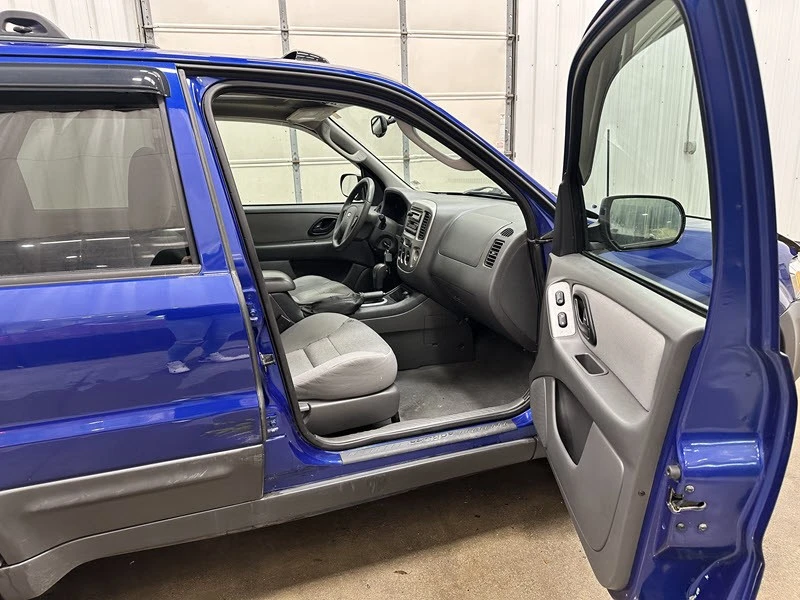 2005 Ford Escape - Image 17 of 21