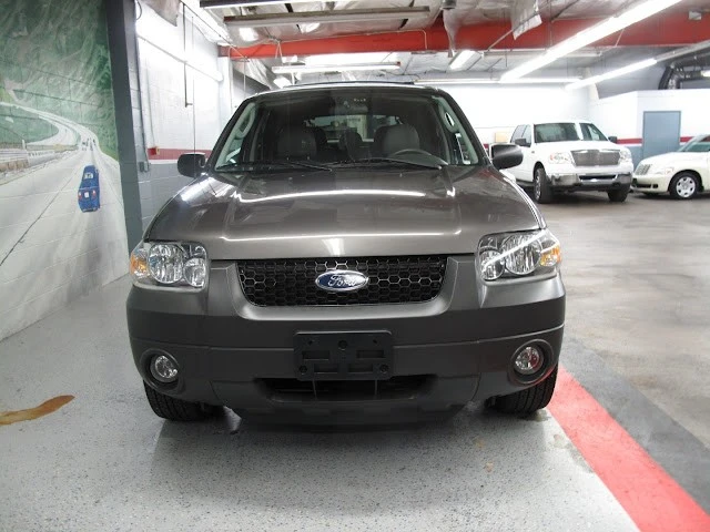 2005 Ford Escape - Image 9 of 21