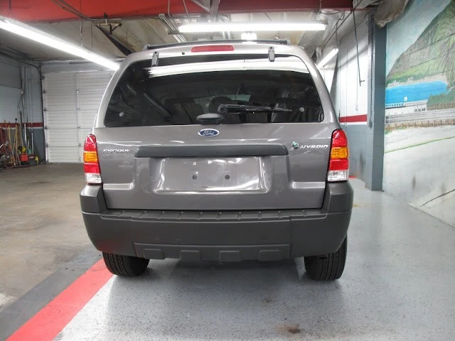 2005 Ford Escape - Image 17 of 21