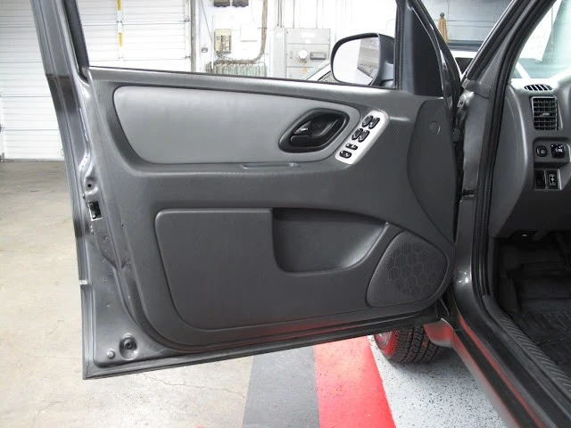 2005 Ford Escape - Image 10 of 21