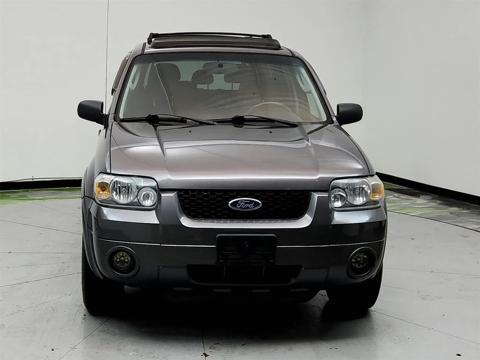 2005 Ford Escape - Image 2 of 12