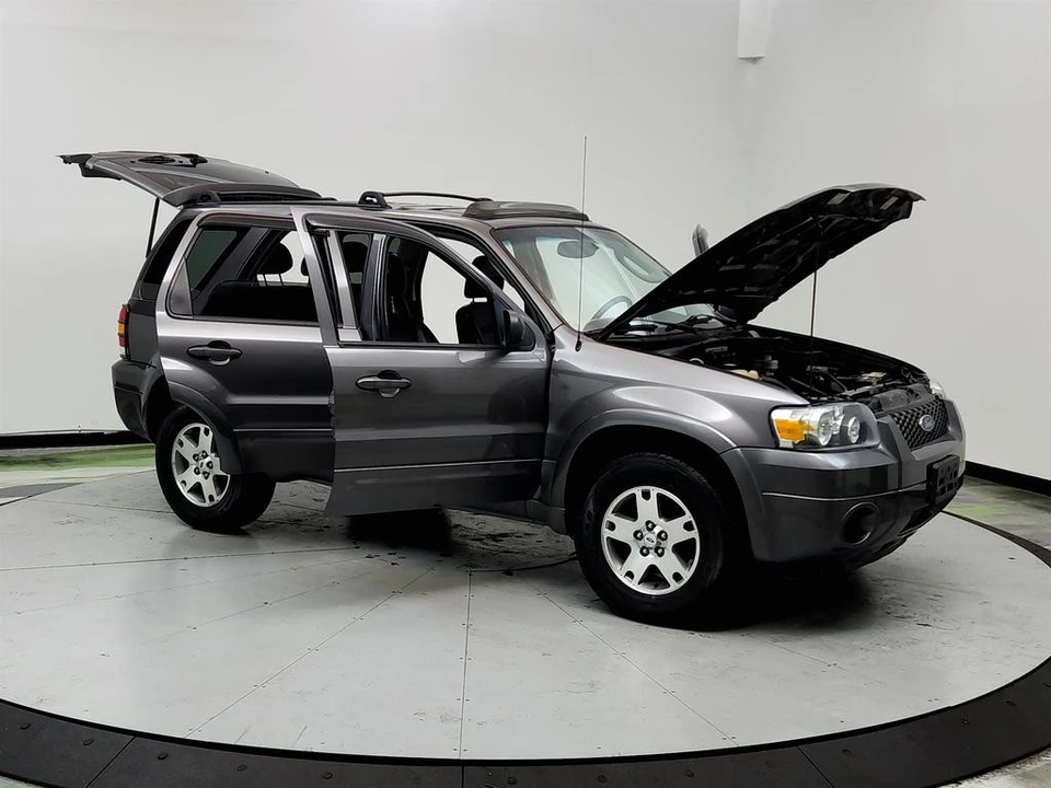 2005 Ford Escape - Image 10 of 12