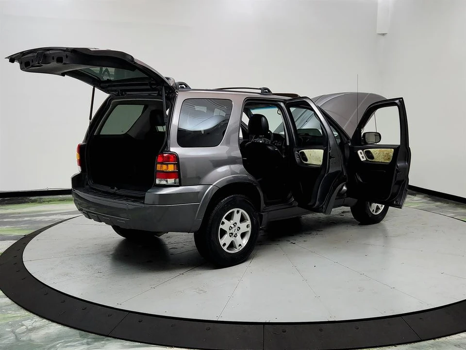 2005 Ford Escape - Image 11 of 12