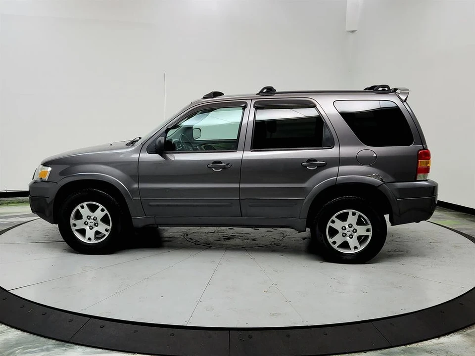 2005 Ford Escape - Image 8 of 12
