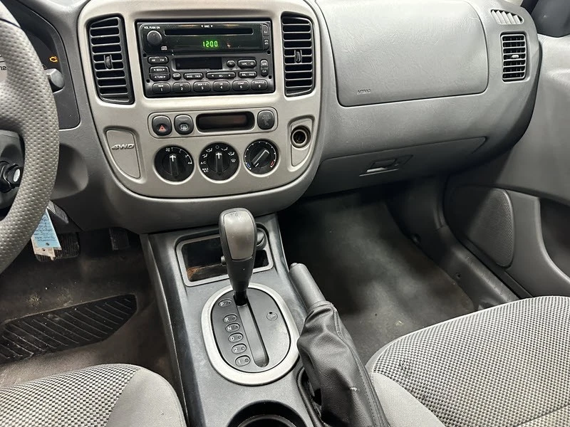 2005 Ford Escape - Image 9 of 12