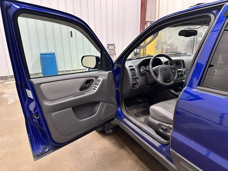 2005 Ford Escape - Image 7 of 12