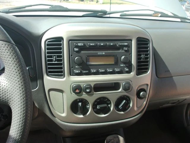 2005 Ford Escape - Image 17 of 21