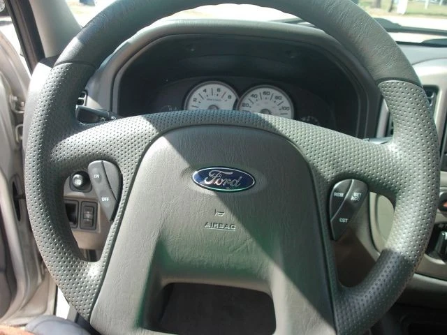 2005 Ford Escape - Image 16 of 21