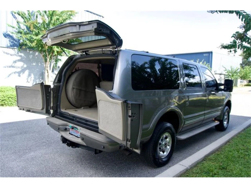 2005 Ford Excursion - Image 10 of 29