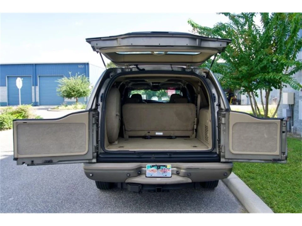 2005 Ford Excursion - Image 9 of 29