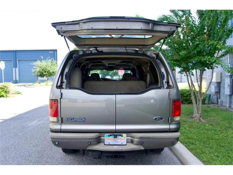 2005 Ford Excursion - Image 12 of 29