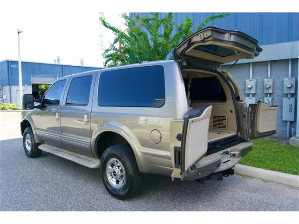 2005 Ford Excursion - Image 11 of 29