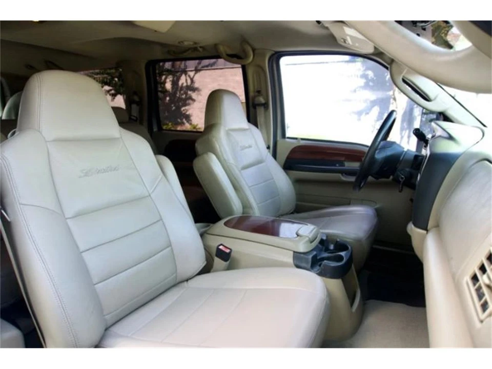 2005 Ford Excursion - Image 20 of 29