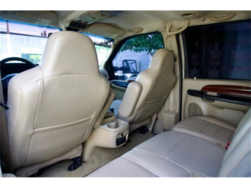 2005 Ford Excursion - Image 28 of 29