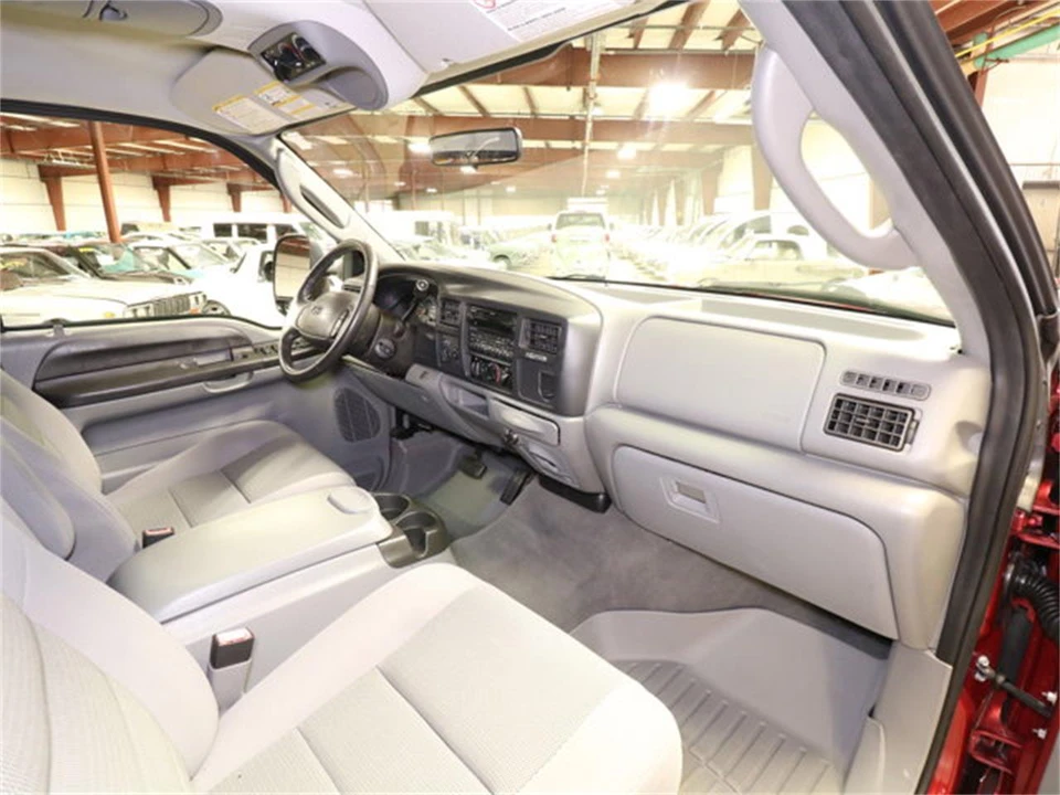 2005 Ford Excursion - Image 14 of 31