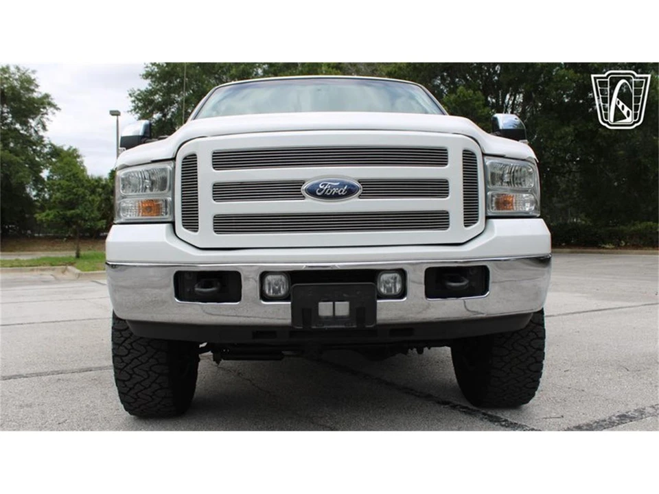 2005 Ford Excursion - Image 16 of 31