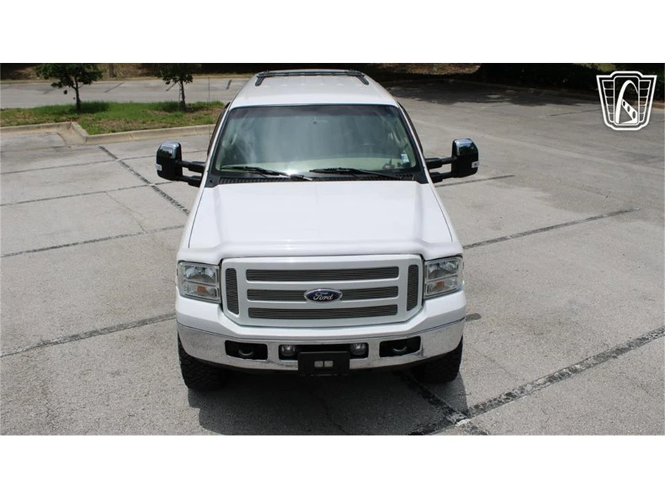 2005 Ford Excursion - Image 17 of 31