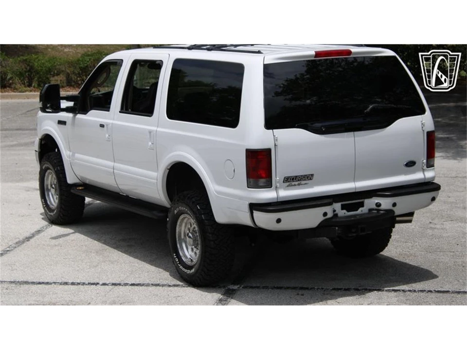 2005 Ford Excursion - Image 8 of 31