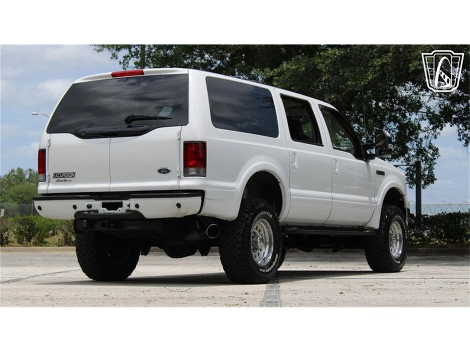 2005 Ford Excursion - Image 9 of 31