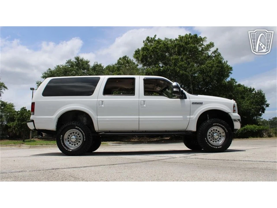 2005 Ford Excursion - Image 24 of 31