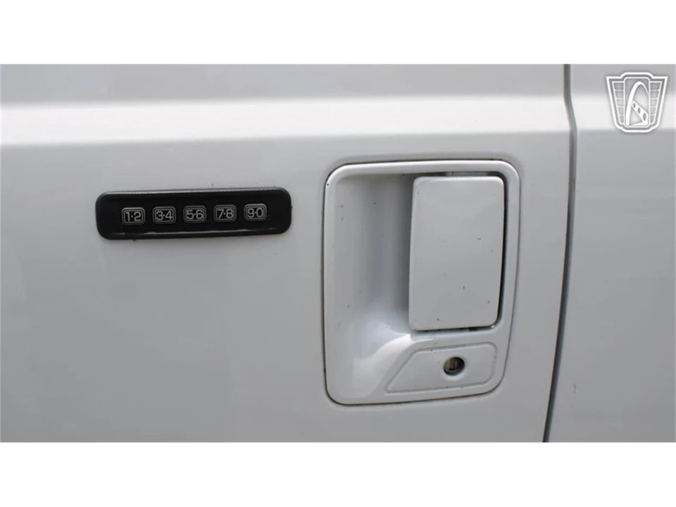 2005 Ford Excursion - Image 30 of 31